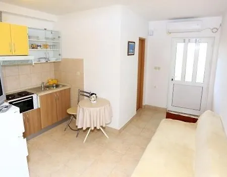 In With Seaview, Balcony, Air Condition, Wifi * Kali